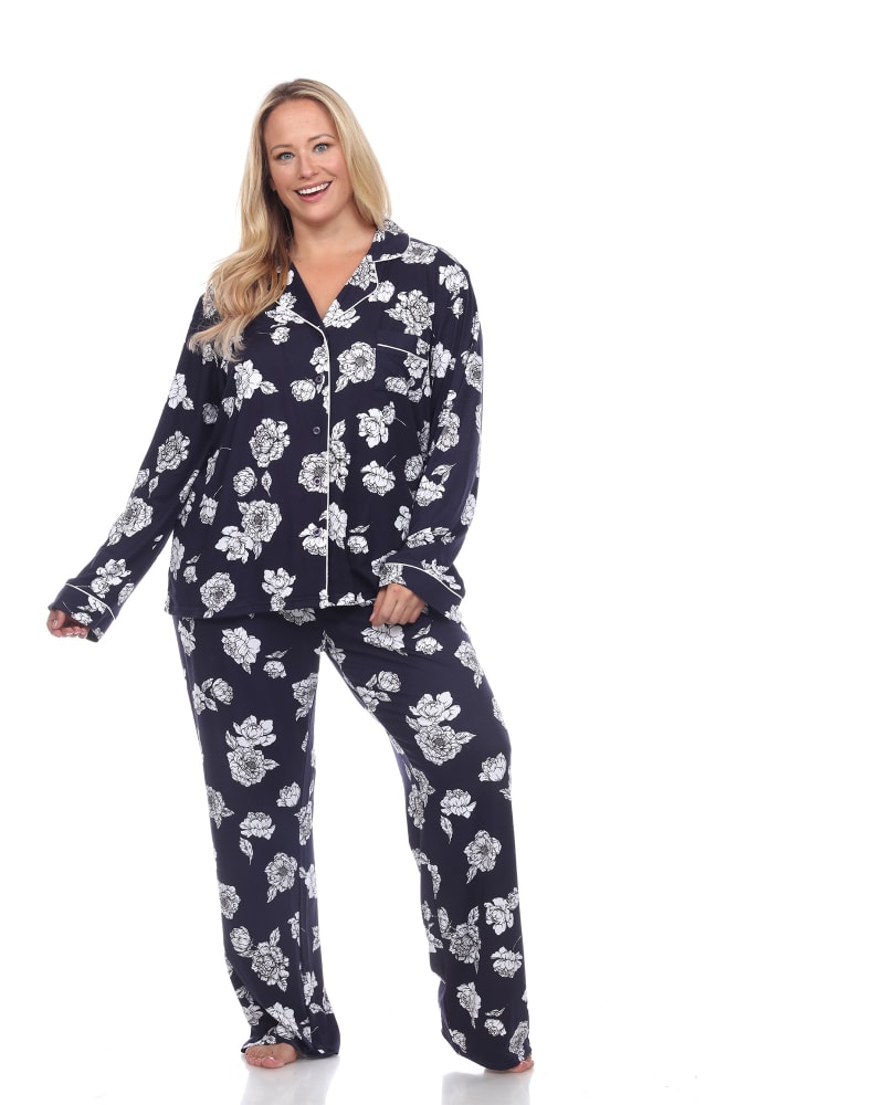 Front of a model wearing a size 2X Long Sleeve Floral Pajama Set in Navy by White Mark. | dia_product_style_image_id:247641